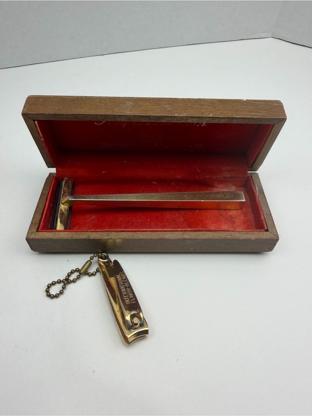Vintage Royal London Gold Played Razor And Bassett Fingernail Gold plated Nails